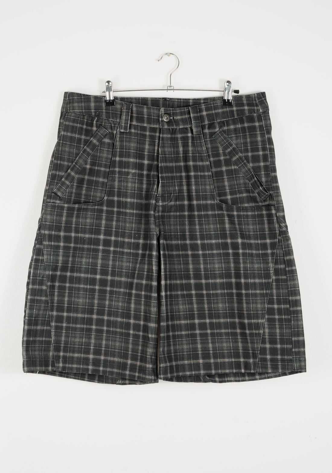 DUAL POCKET PLAID PRINTED DENIM SHORTS - BLACK