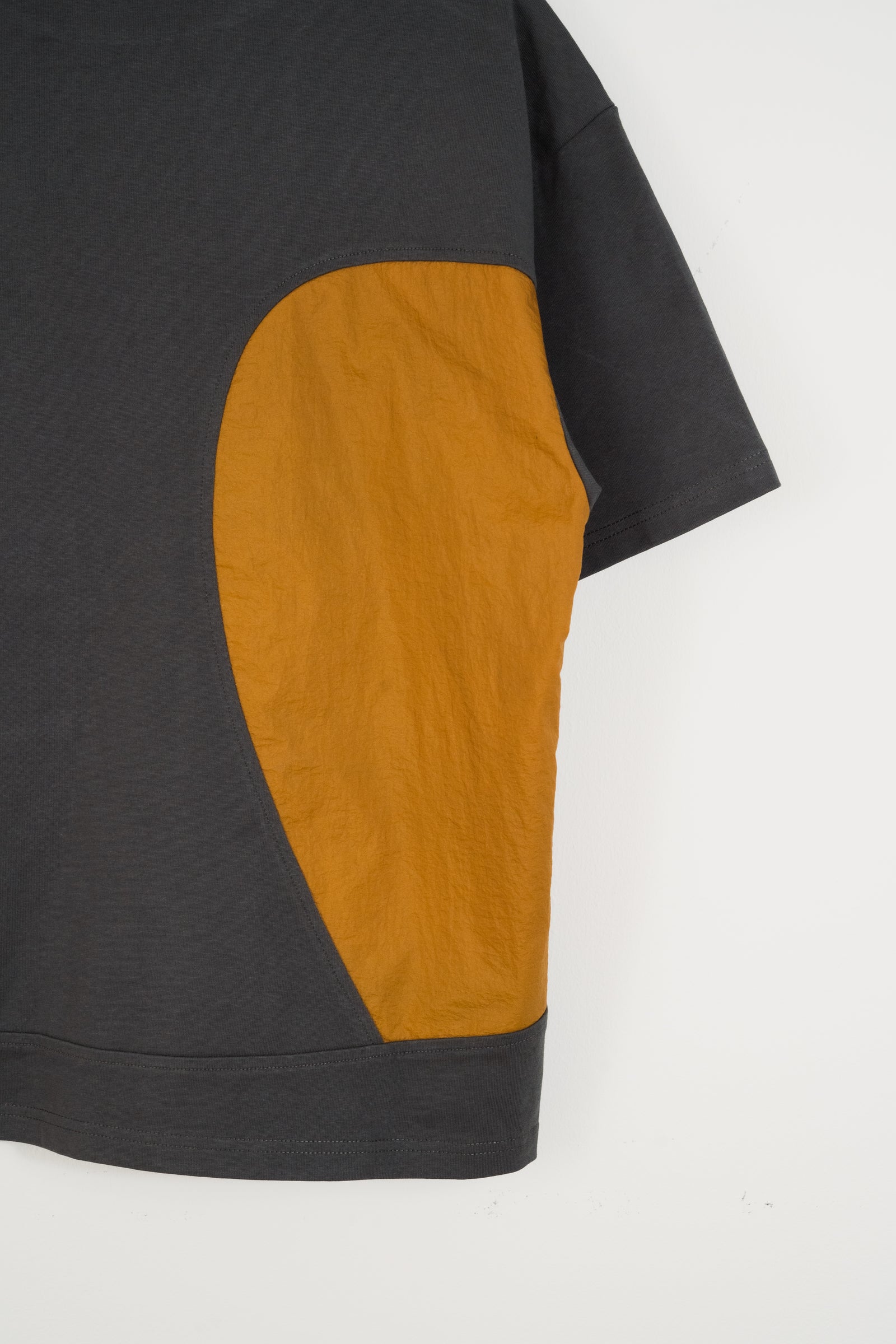 ARC NYLON PANELLED T-SHIRT - GREY
