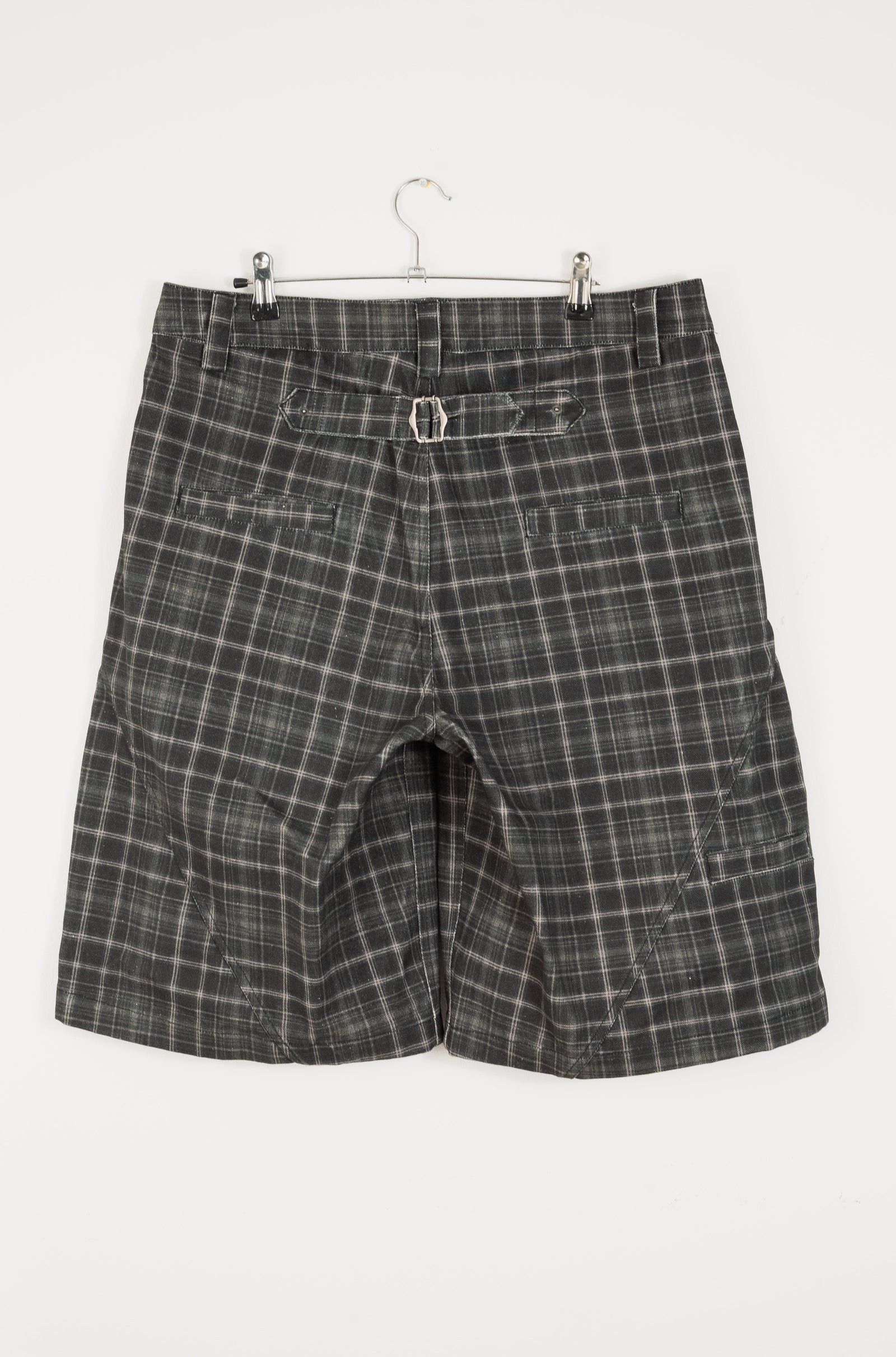 DUAL POCKET PLAID PRINTED DENIM SHORTS - BLACK