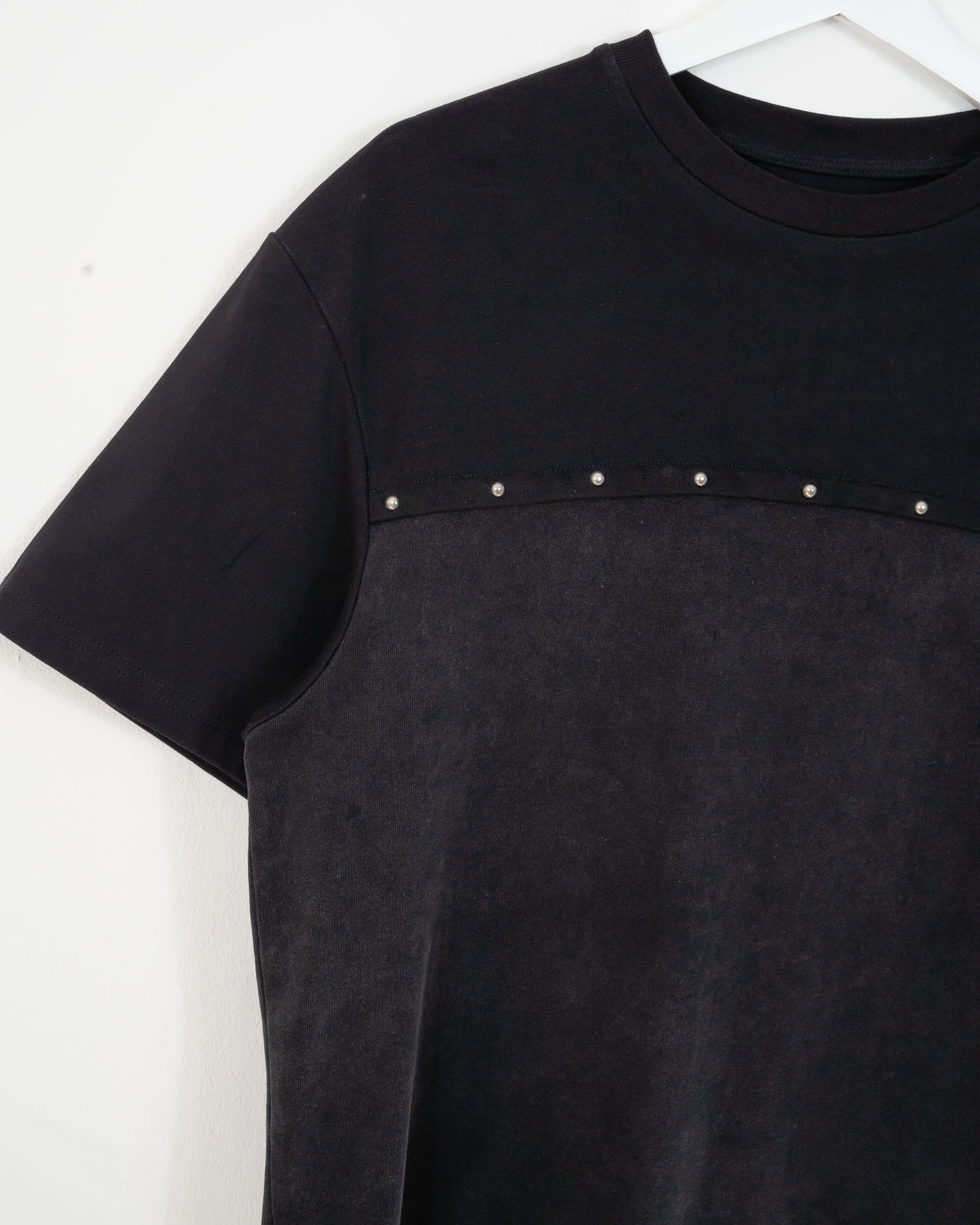 STUDDED DIVISION T-SHIRT