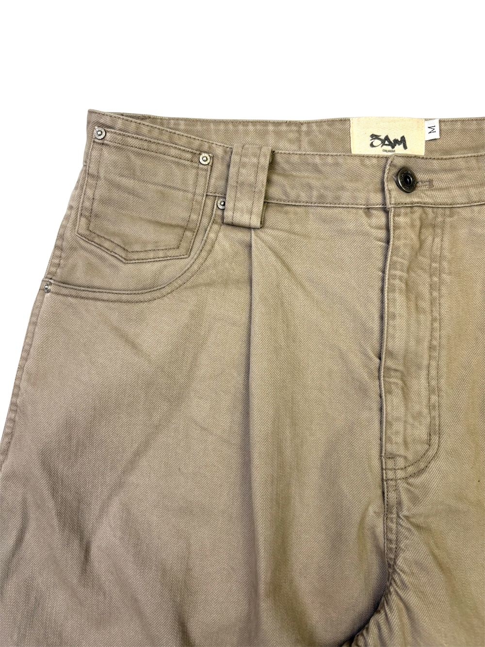 SIGNATURE CUT PLEATED SAND JEANS