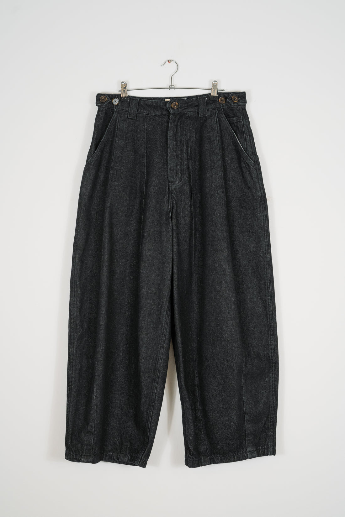 UTILITY BALLOON DENIM JEANS - RAW BLACK
