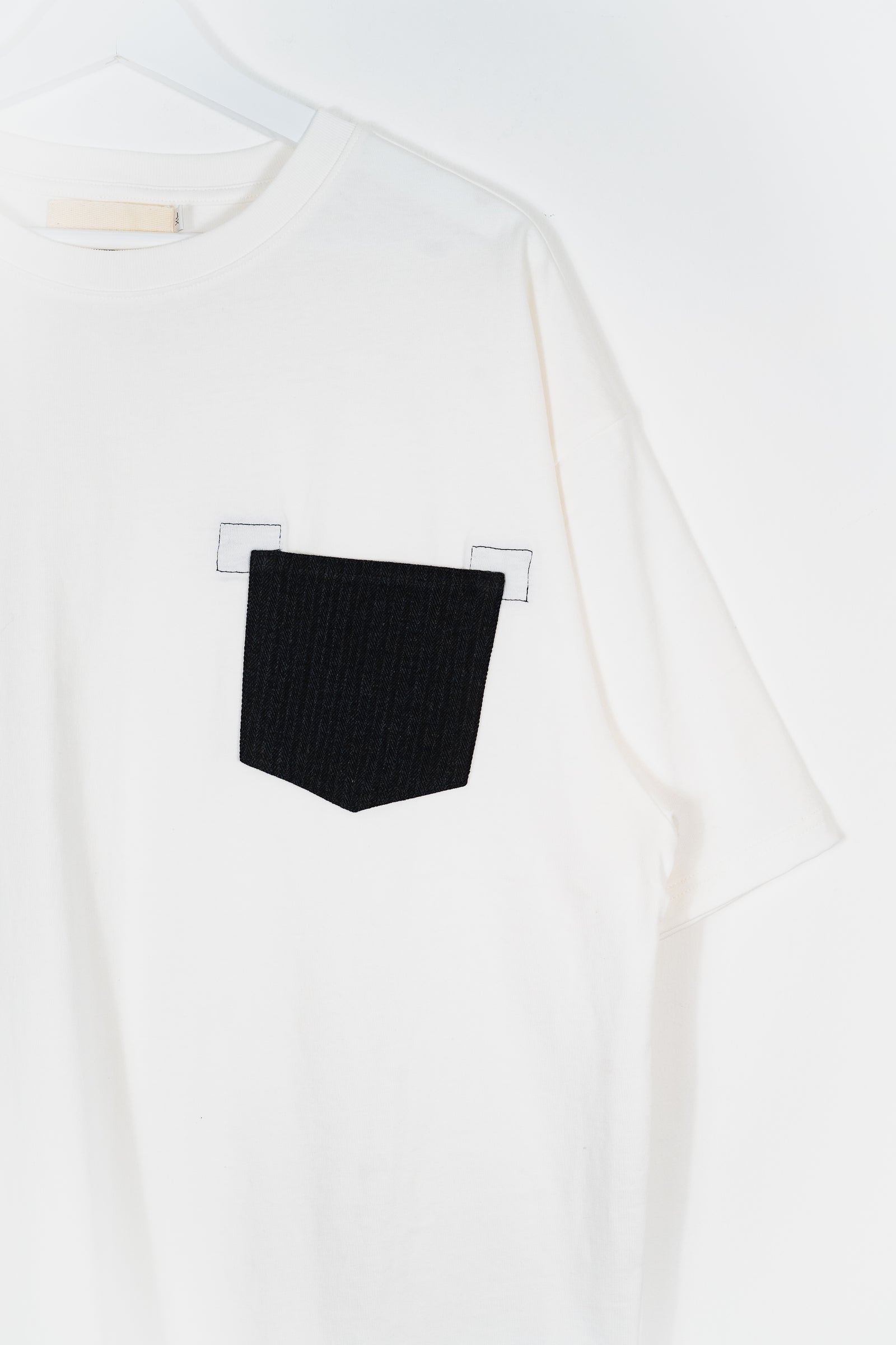 HERRINGBONE DENIM POCKET T-SHIRT - WHITE