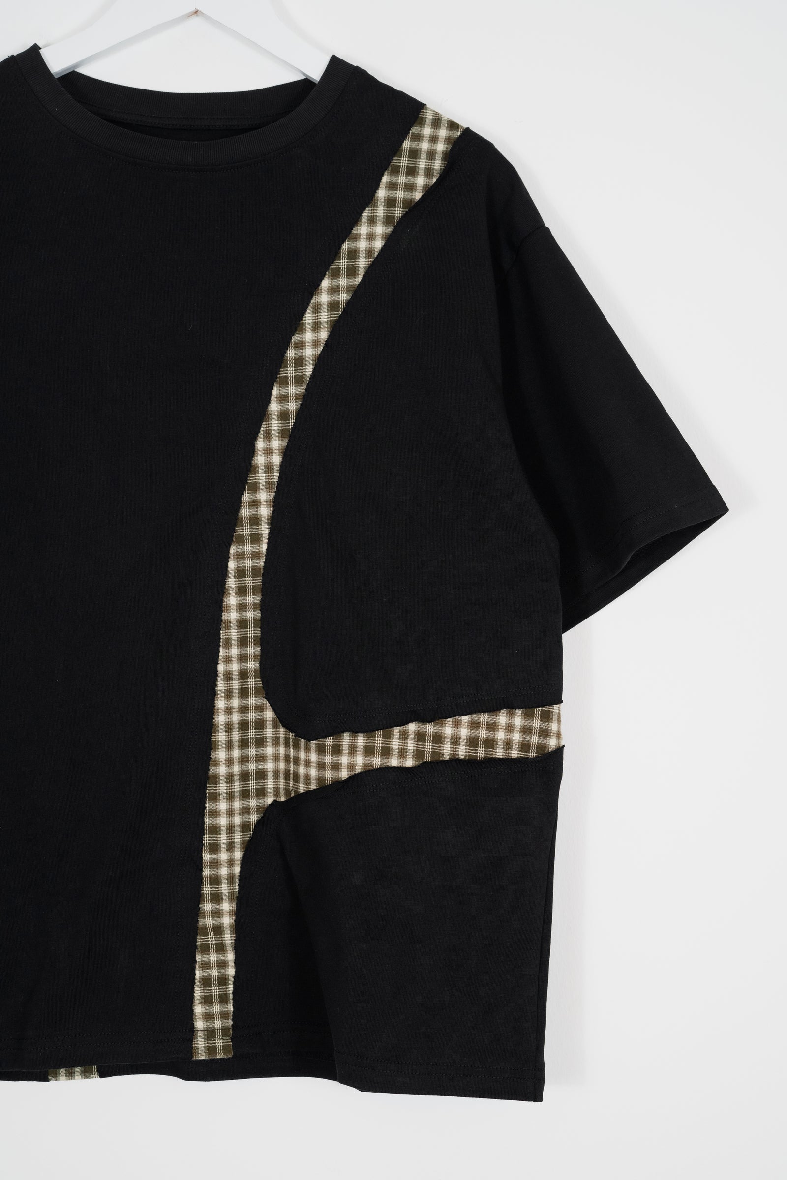 RAW EDGE CURVE PLAID TEE SHIRT