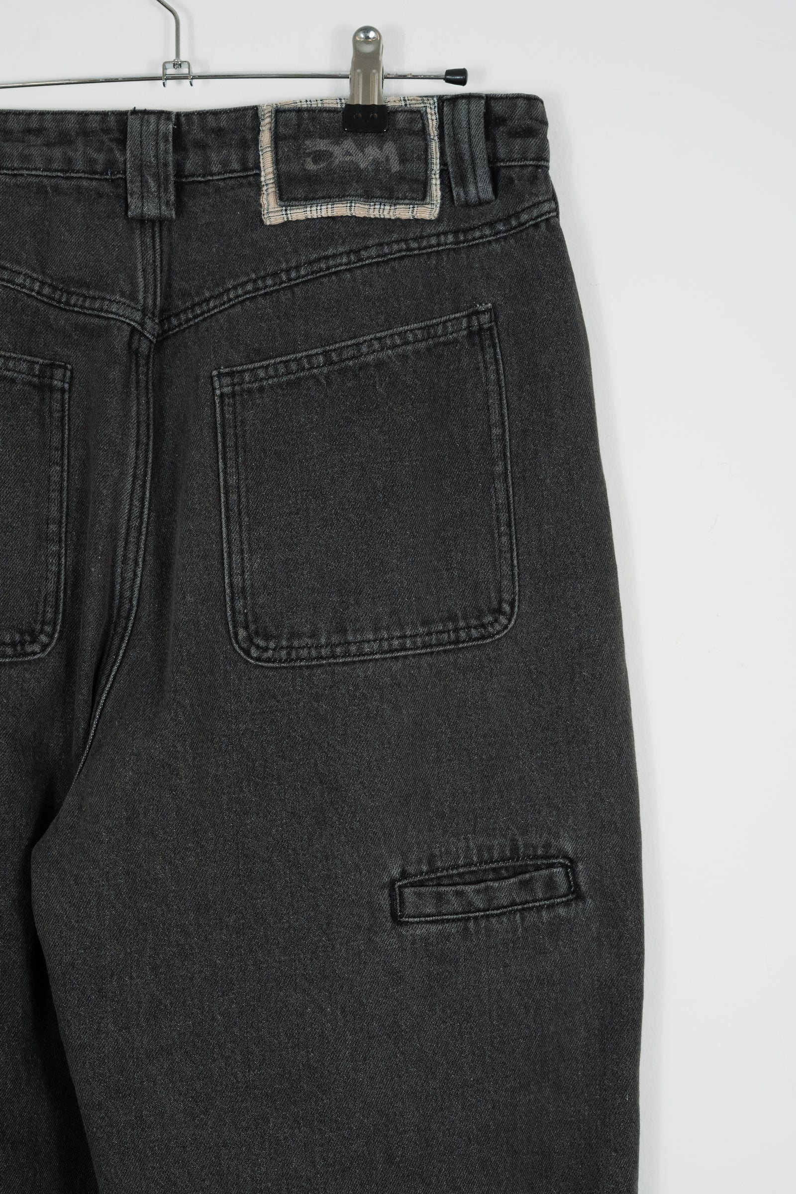 SIGNATURE CUT PLEATED CONCRETE JEANS V2