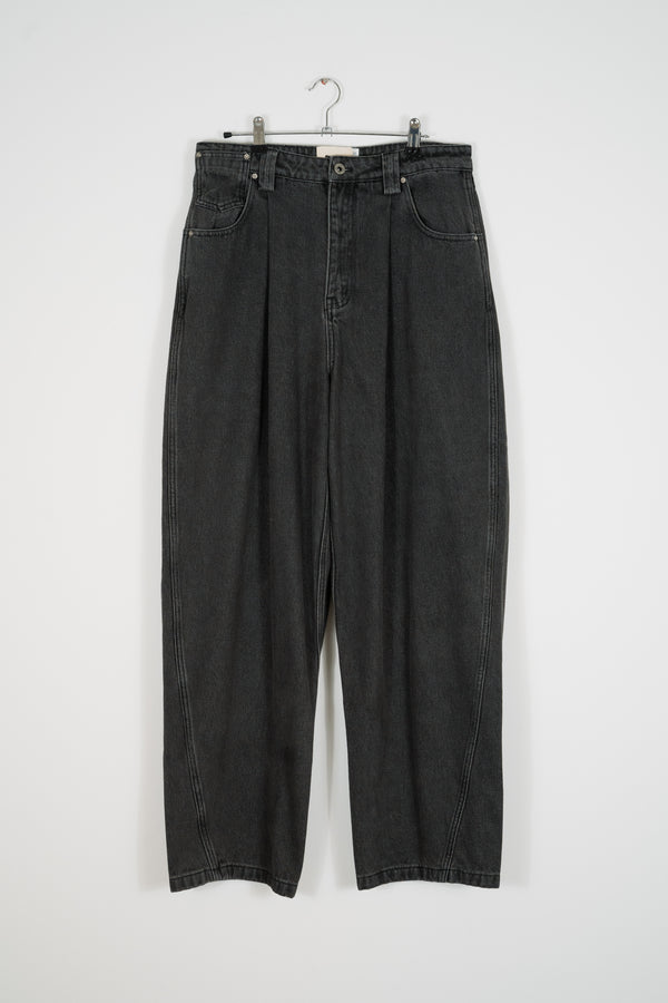 SIGNATURE CUT PLEATED CONCRETE JEANS V2