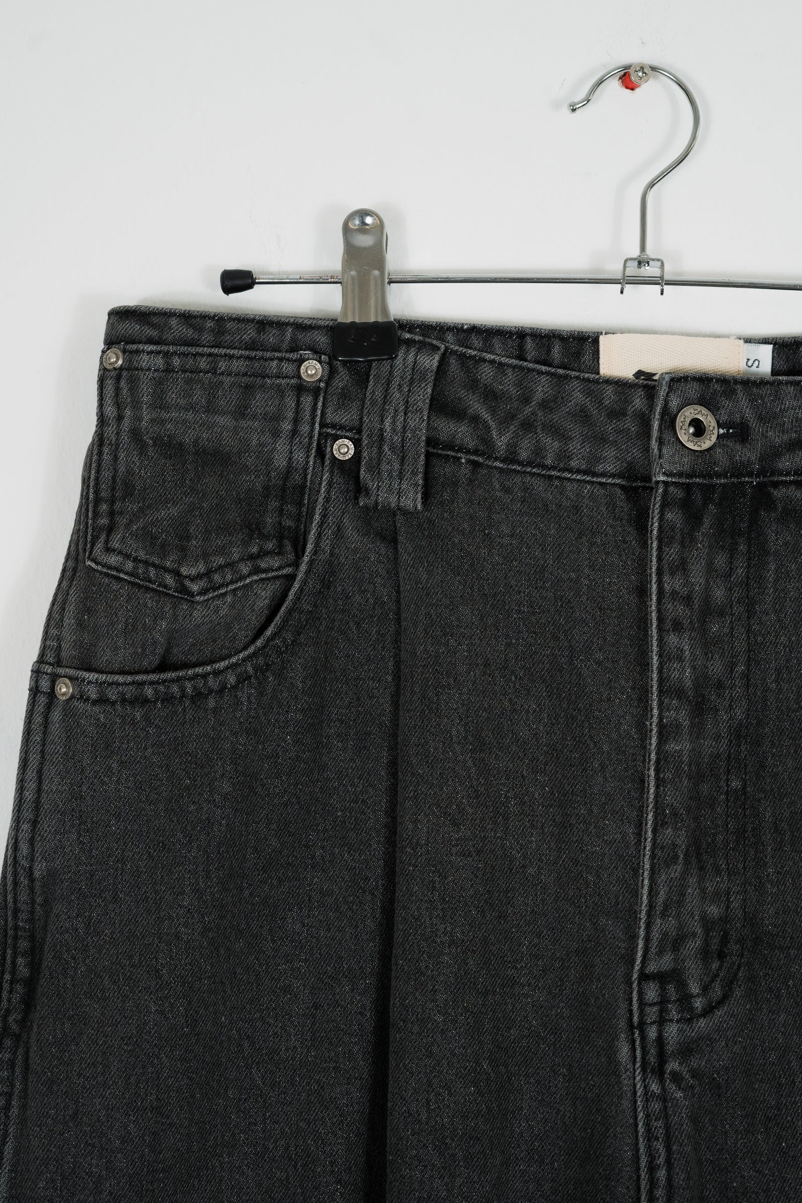 SIGNATURE CUT PLEATED CONCRETE JEANS V2