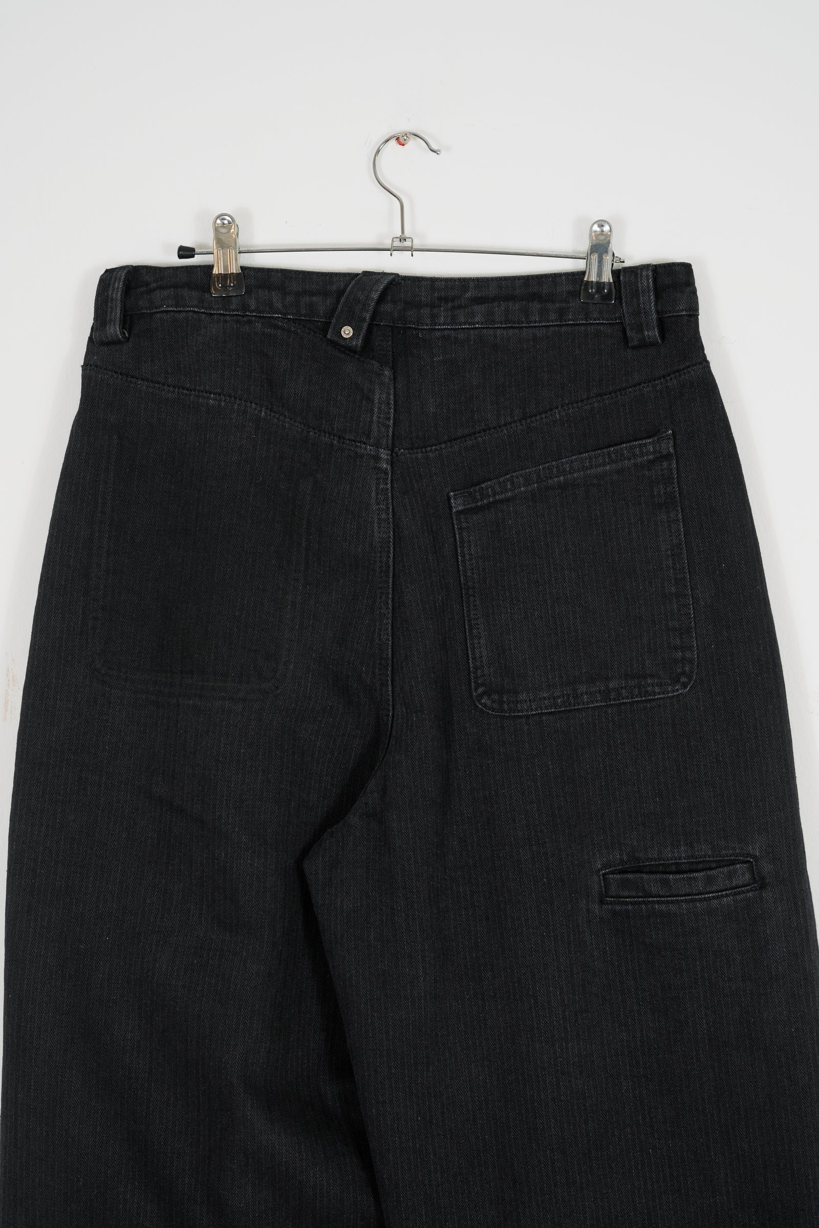 HERRINGBONE SIGNATURE CUT PLEATED DENIM
