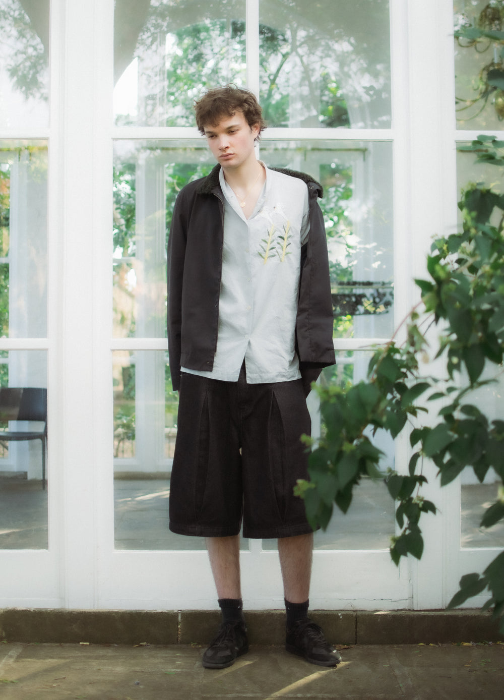 BOX PLEATED DENIM SHORTS RAW BLACK