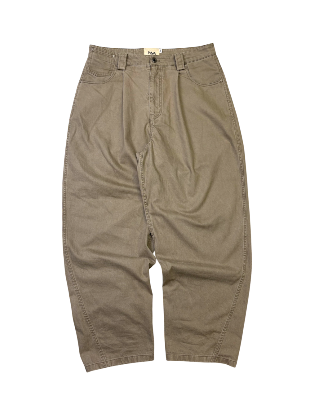 SIGNATURE CUT PLEATED SAND JEANS